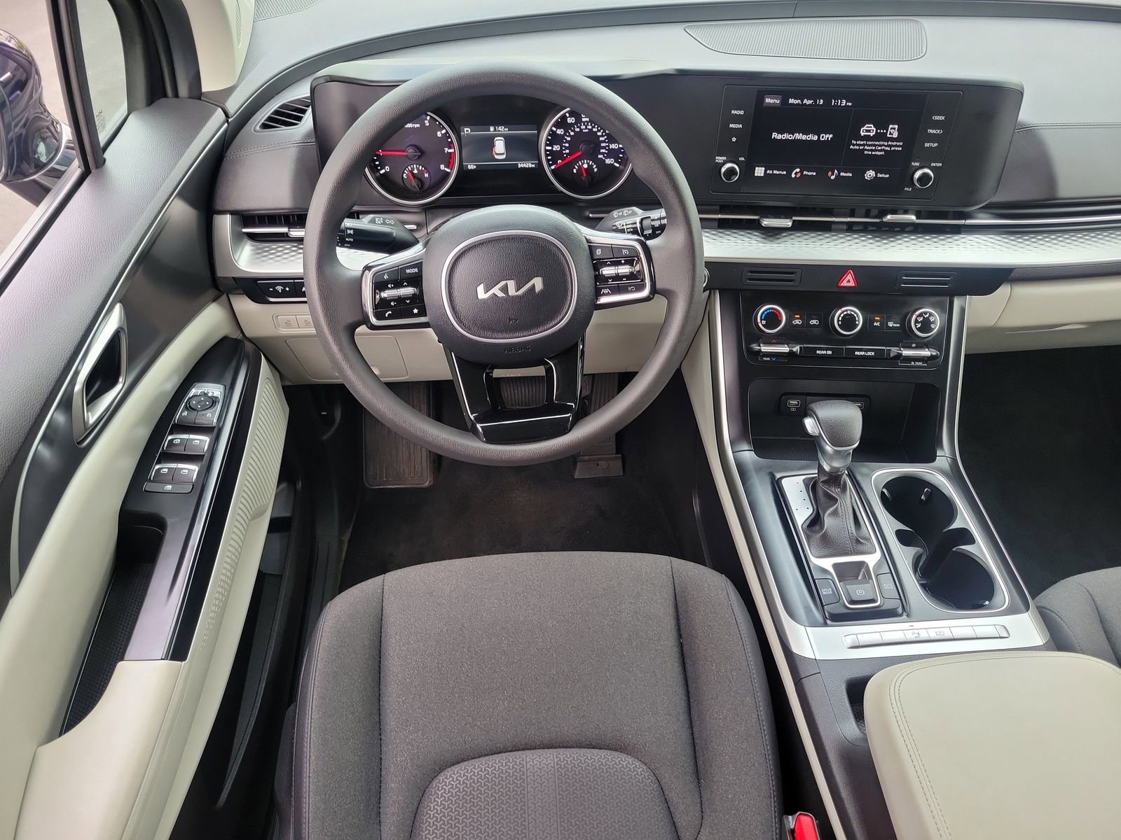 Used 2024 Kia Carnival LX FWD image 7