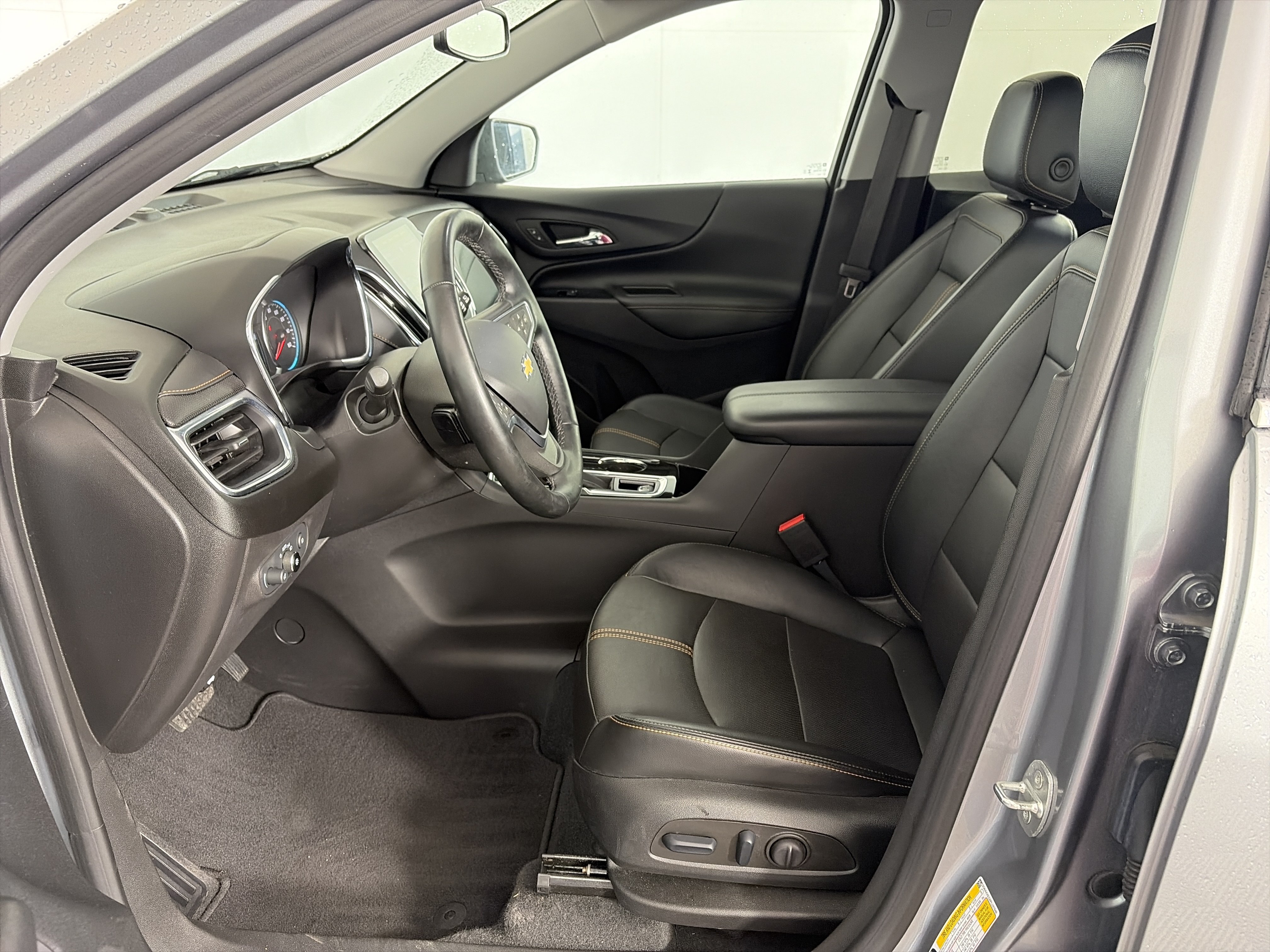 Used 2023 Chevrolet Equinox Premier AWD/4WD image 6