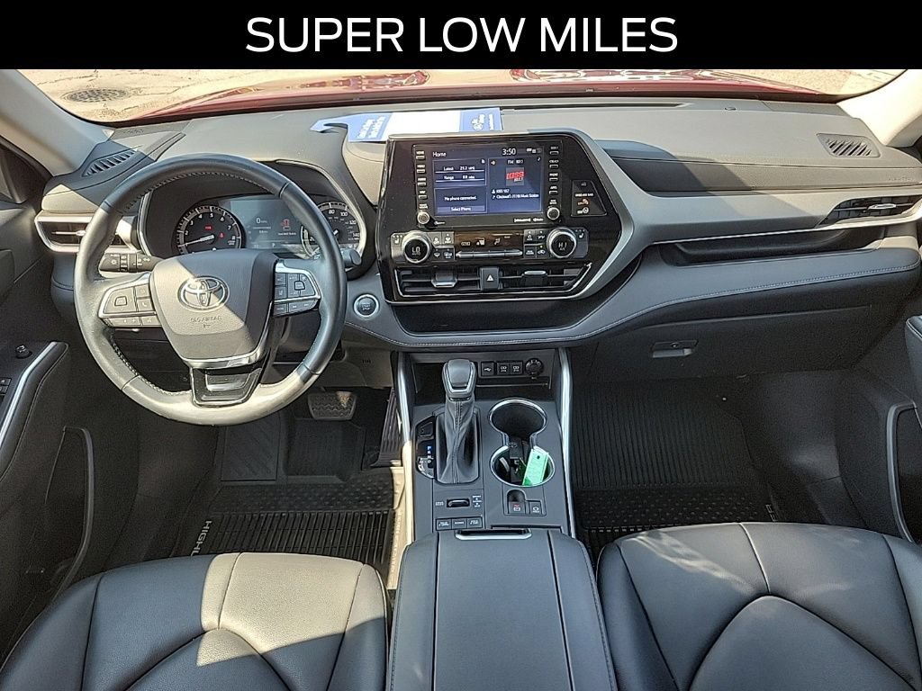Used 2021 Toyota Highlander XLE AWD/4WD image 9