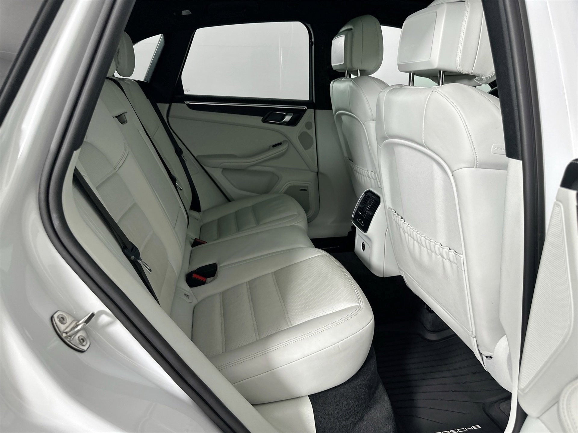 Certified 2022 Porsche Macan GTS image 28