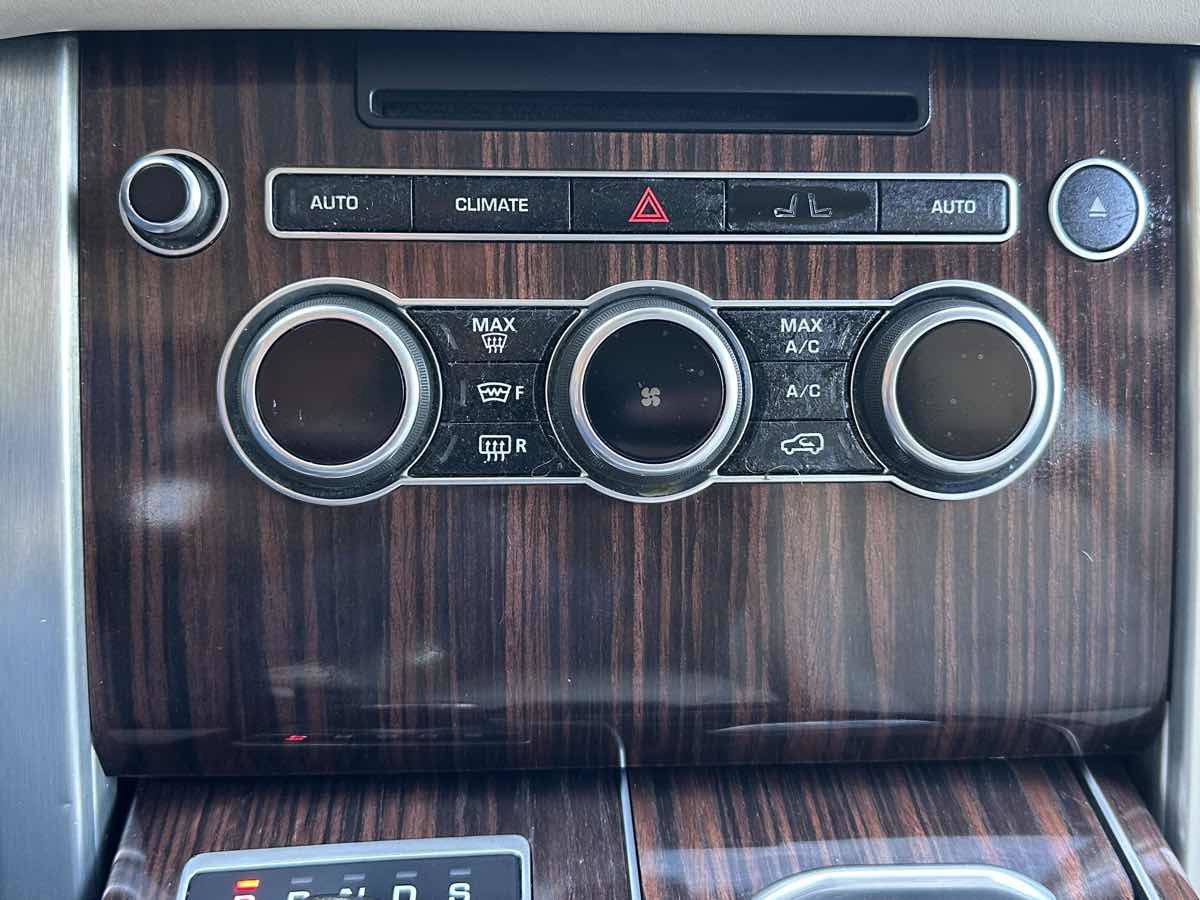 Used 2014 Land Rover Range Rover HSE image 40