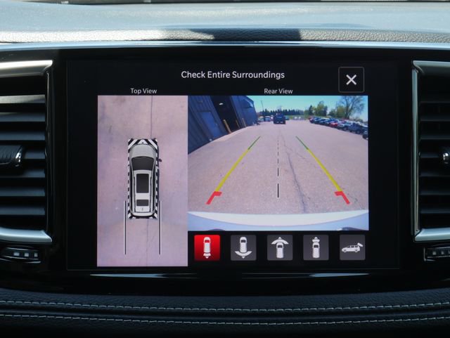Used 2023 Chrysler Pacifica Touring-L w/ Uconnect Theater Family Group AWD/4WD image 5