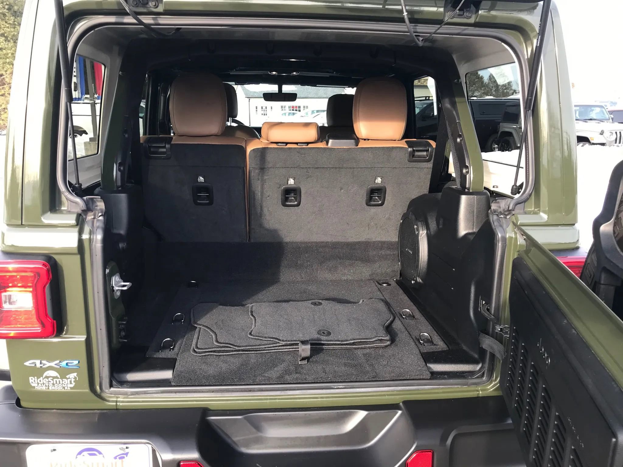 Used 2023 Jeep Wrangler Unlimited Sahara w/ Cold Weather Group image 37