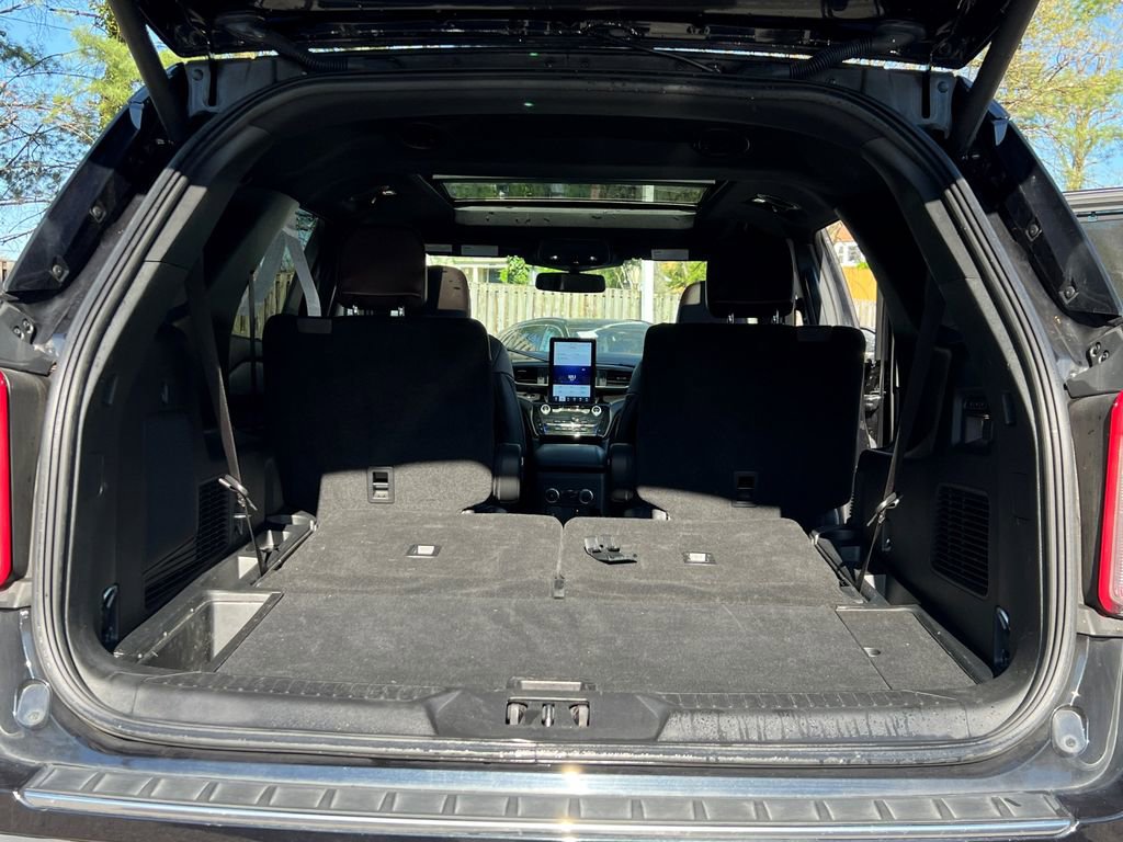 Used 2024 Ford Explorer Platinum w/ Technology Package AWD/4WD image 17