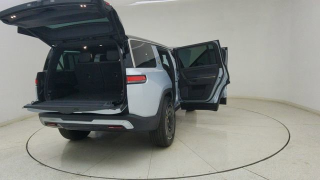 Used 2025 Rivian R1S Adventure image 79