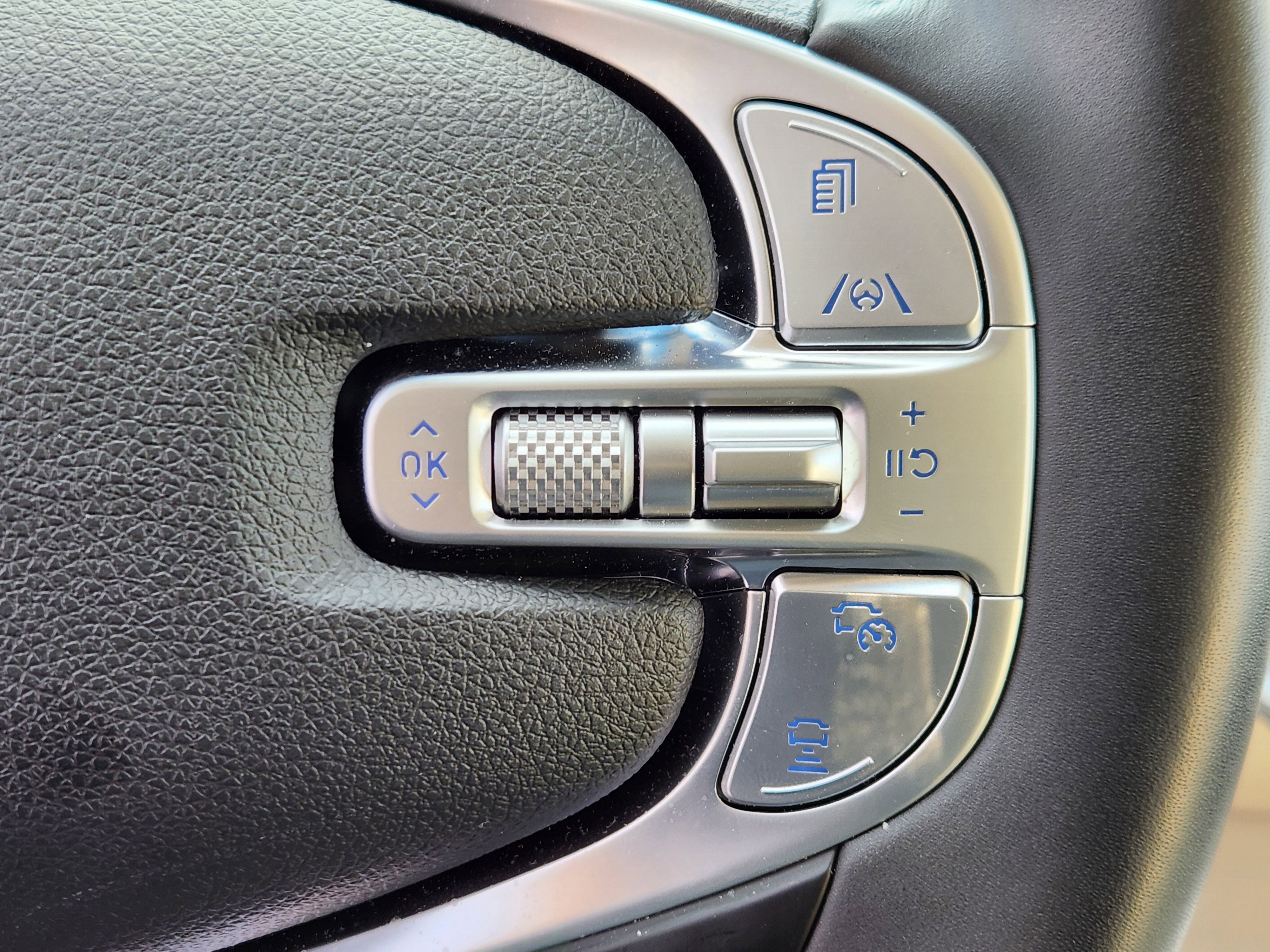 Used 2025 Genesis GV70 2.5T image 25