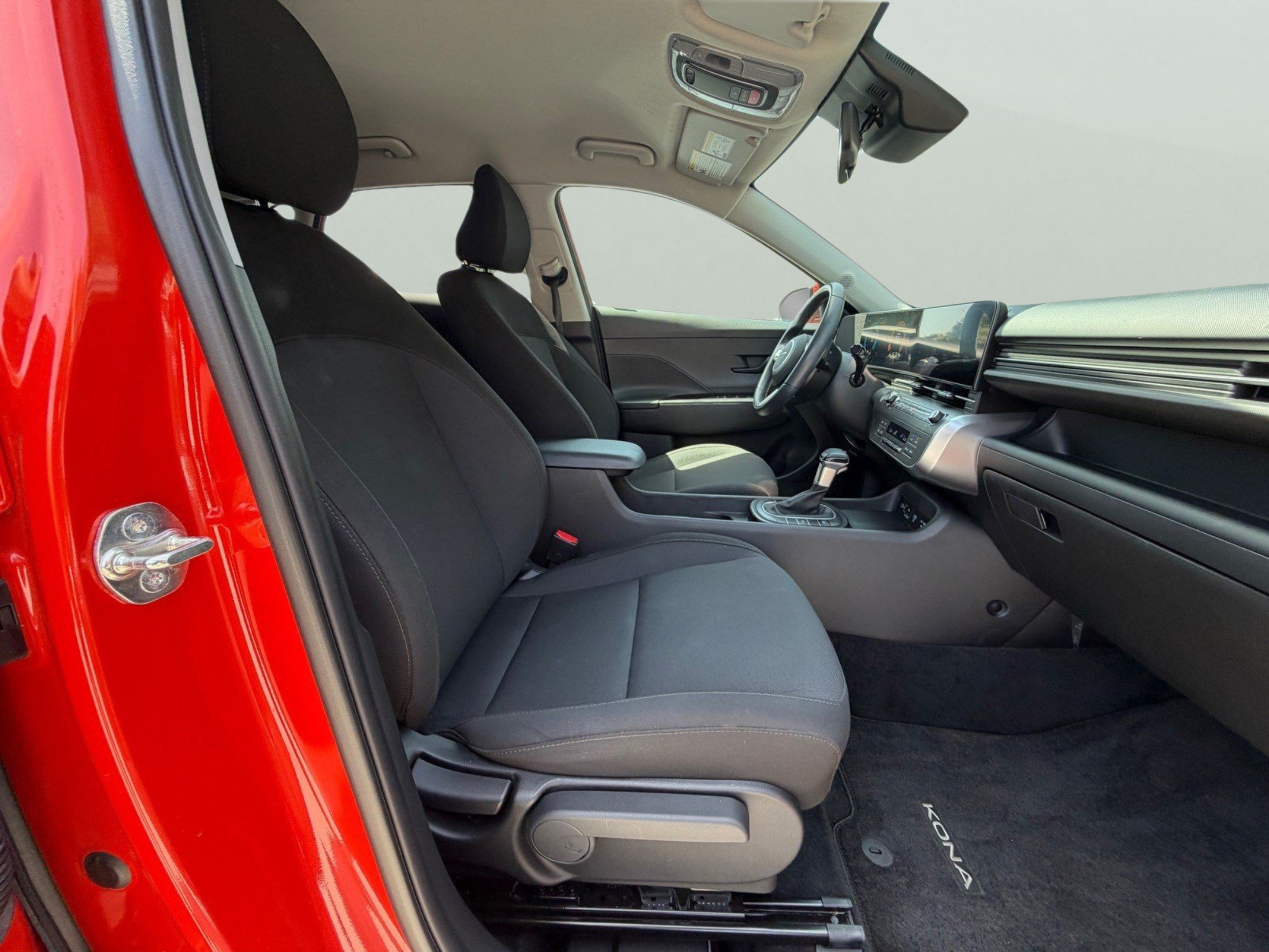 Used 2025 Hyundai Kona SEL FWD image 17