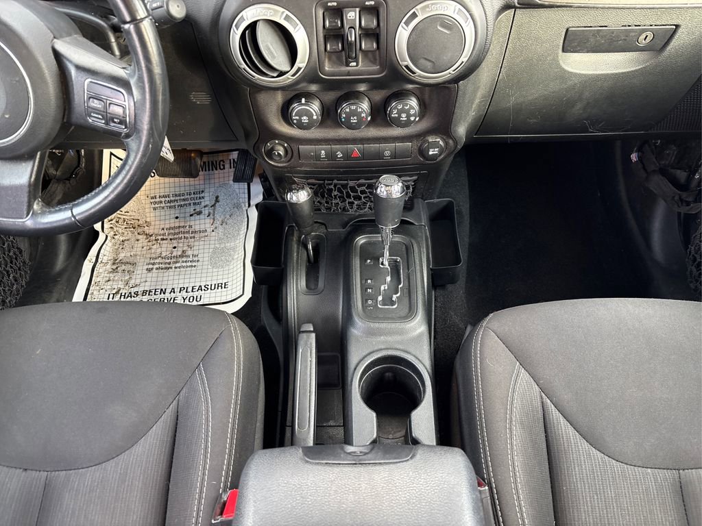 Used 2018 Jeep Wrangler Unlimited Sahara w/ Connectivity Group image 16