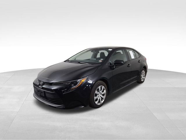 Used 2023 Toyota Corolla LE image 2