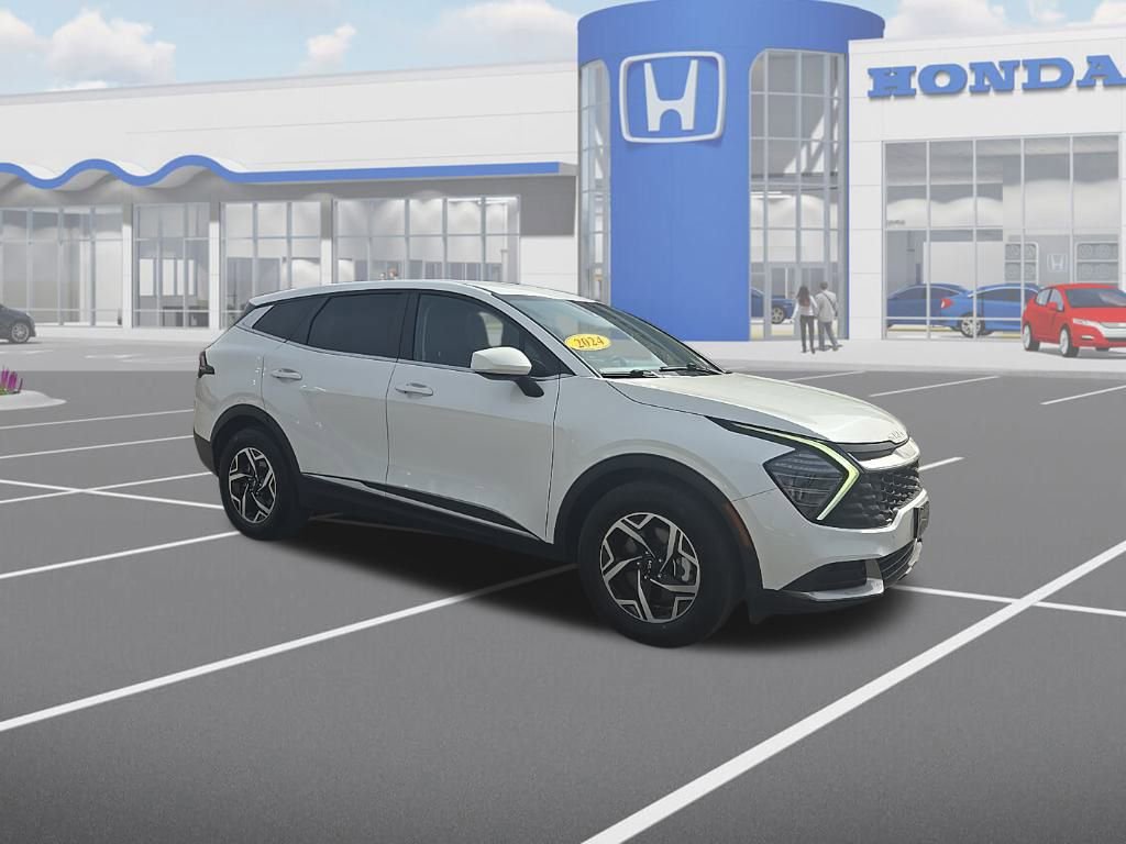 Used 2024 Kia Sportage LX image 1