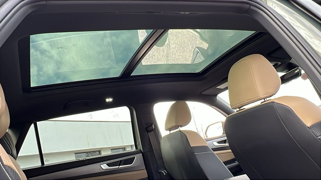 New 2026 Volkswagen Atlas Cross Sport SE image 13