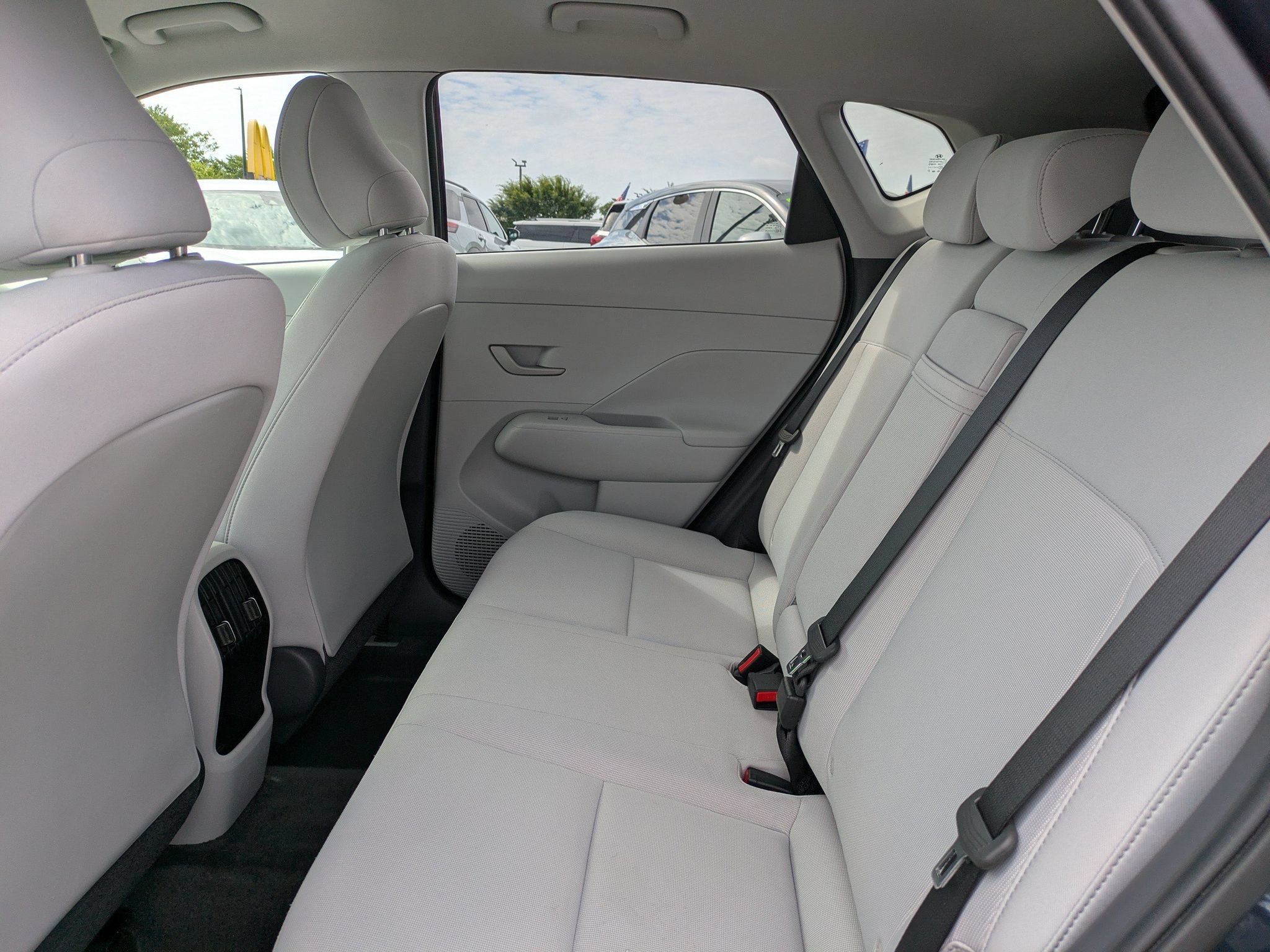 Used 2025 Hyundai Kona SEL AWD/4WD image 15