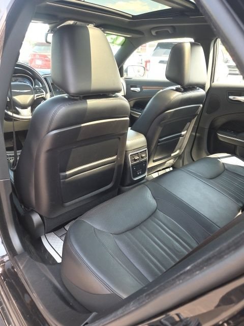 Used 2015 Chrysler 300 C Platinum w/ Harman/Kardon Audio Group AWD/4WD image 24