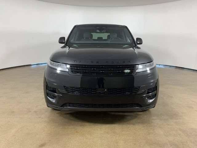 Used 2025 Land Rover Range Rover Sport SE AWD/4WD image 3