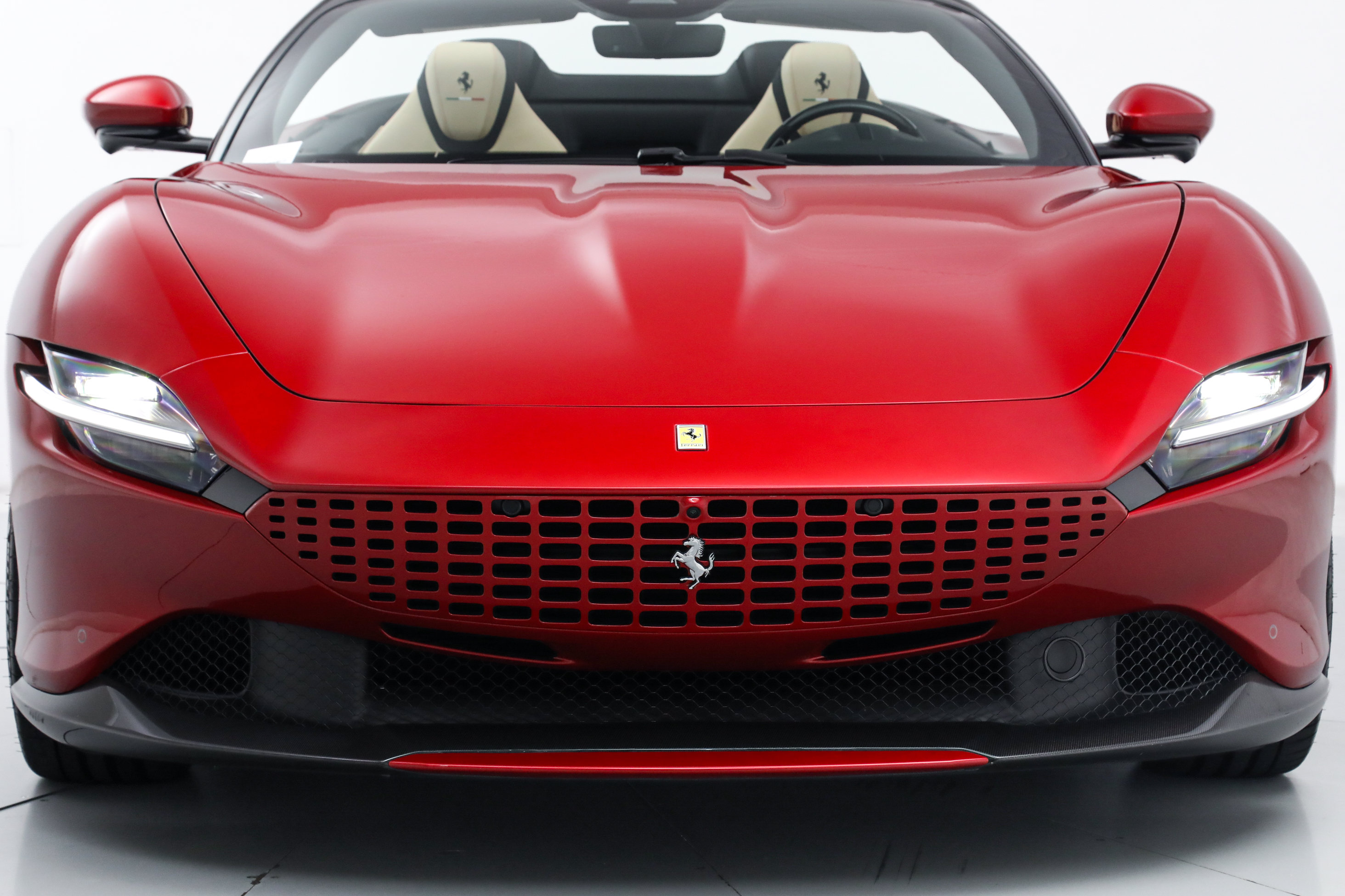 Certified 2025 Ferrari Roma Spider RWD image 15