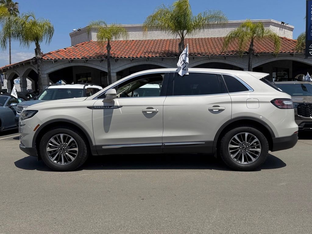 Used 2023 Lincoln Nautilus FWD image 5
