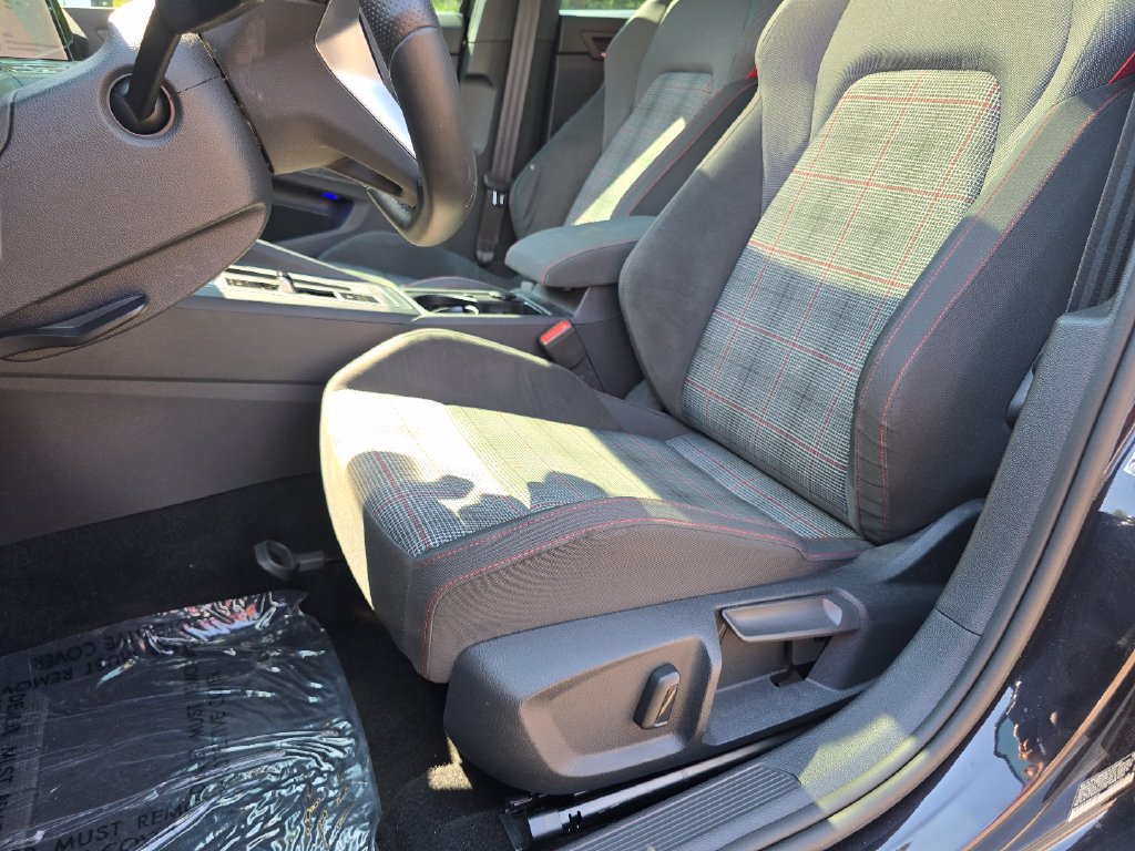 Certified 2022 Volkswagen GTI SE FWD image 31