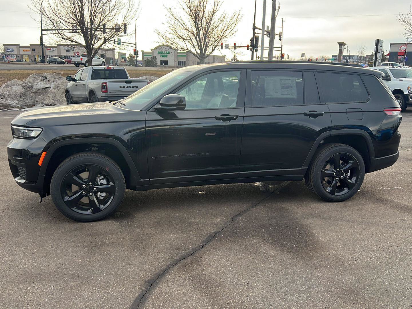 New 2025 Jeep Grand Cherokee L Laredo w/ Trailer Tow Package AWD/4WD image 4