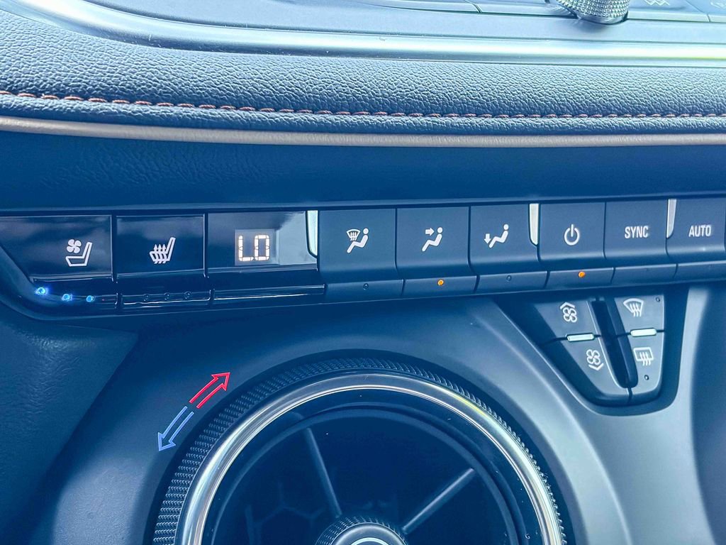 Used 2020 Chevrolet Blazer Premier w/ Driver Confidence II Package FWD image 31