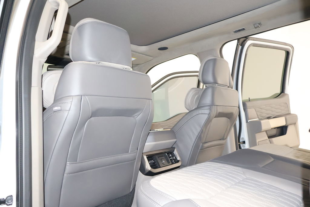 Used 2025 Ford F250 Platinum w/ Platinum Plus Package image 51