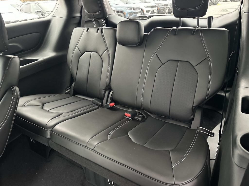New 2026 Chrysler Pacifica Select w/ S Appearance Package AWD/4WD image 17