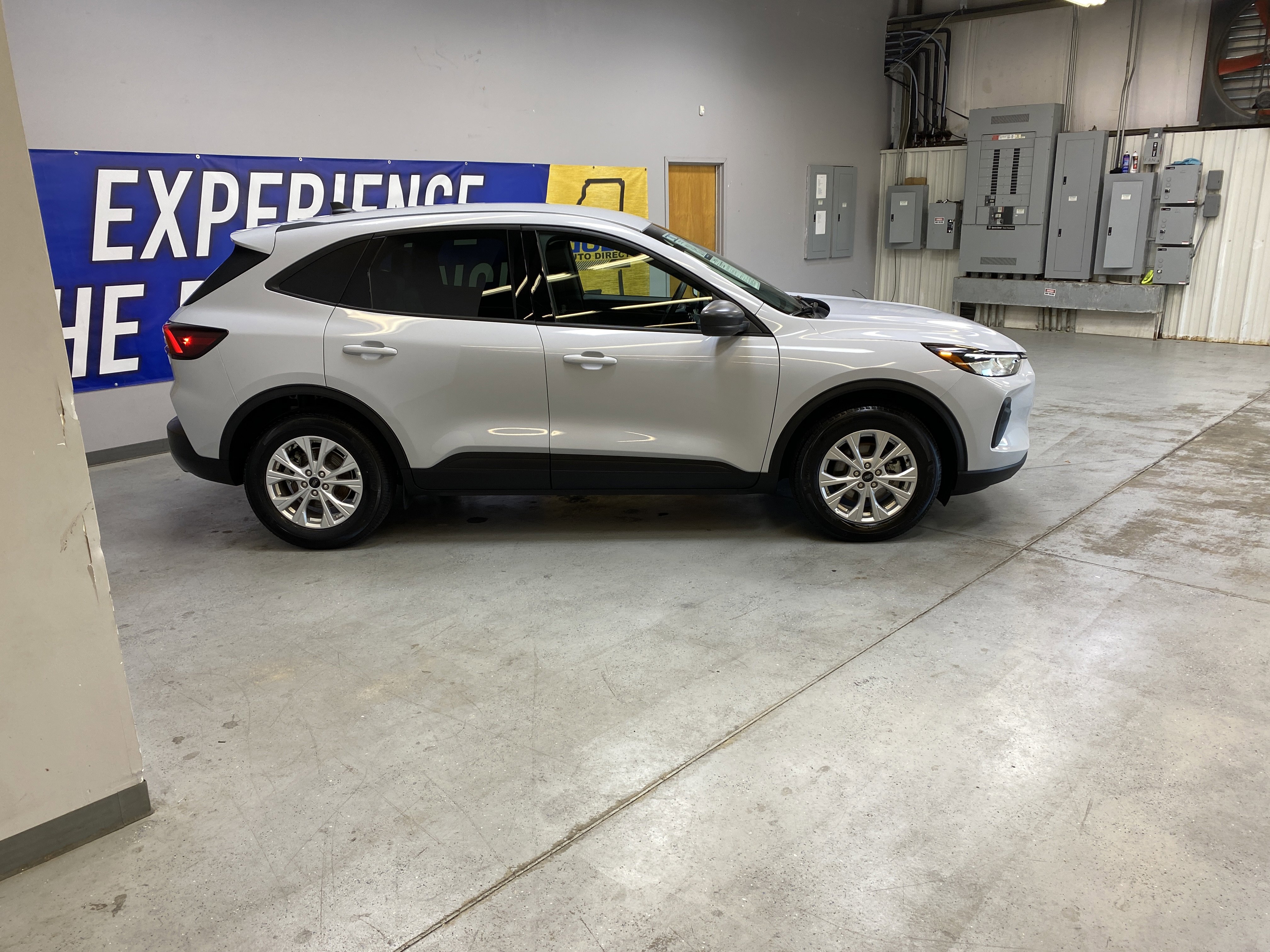 Used 2025 Ford Escape Active image 8