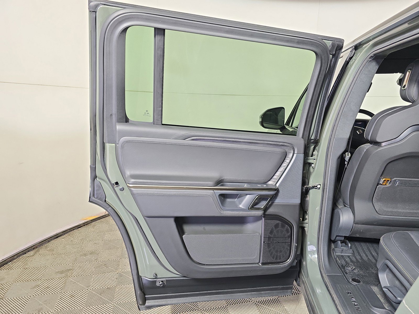 Used 2022 Rivian R1S Launch Edition image 17