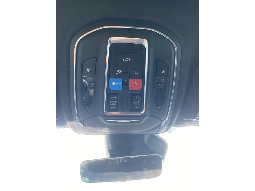 New 2027 Jeep Grand Cherokee Altitude AWD/4WD image 36