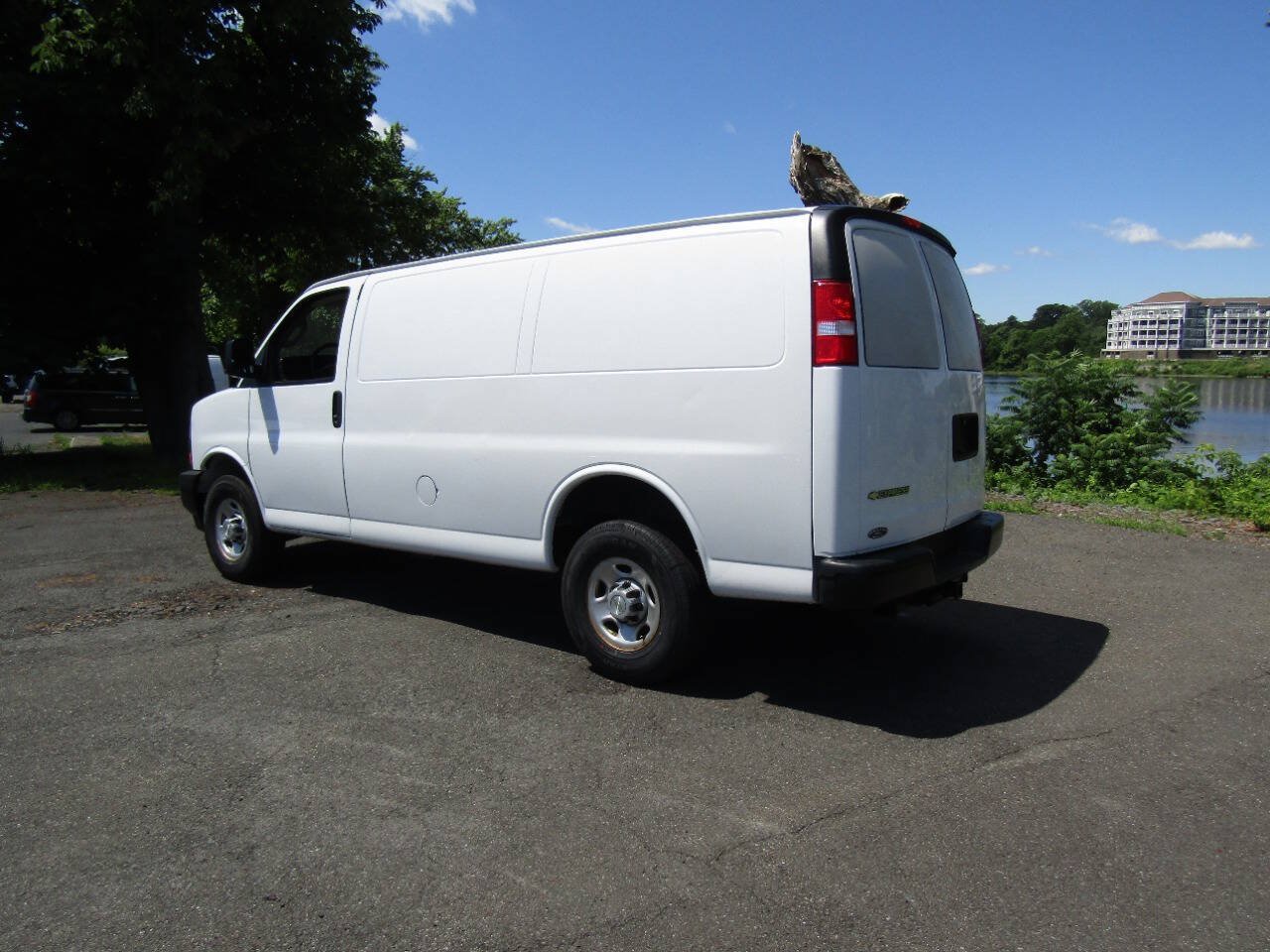 Used 2021 Chevrolet Express 2500 w/ Driver Convenience Package RWD image 4