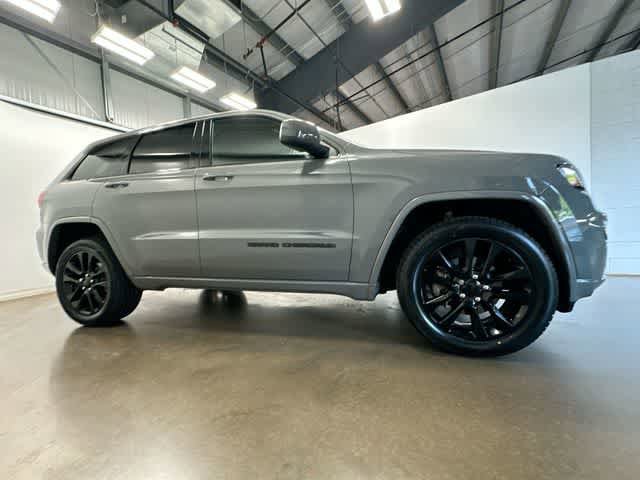 Used 2020 Jeep Grand Cherokee Altitude RWD image 3