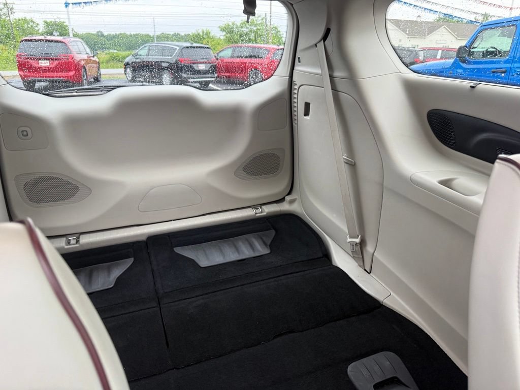 Used 2017 Chrysler Pacifica Limited w/ Advanced Safetytec Group FWD image 63
