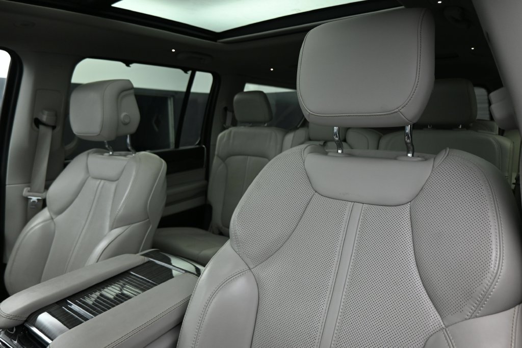 Used 2022 Jeep Wagoneer Series III w/ Premium Group I AWD/4WD image 13