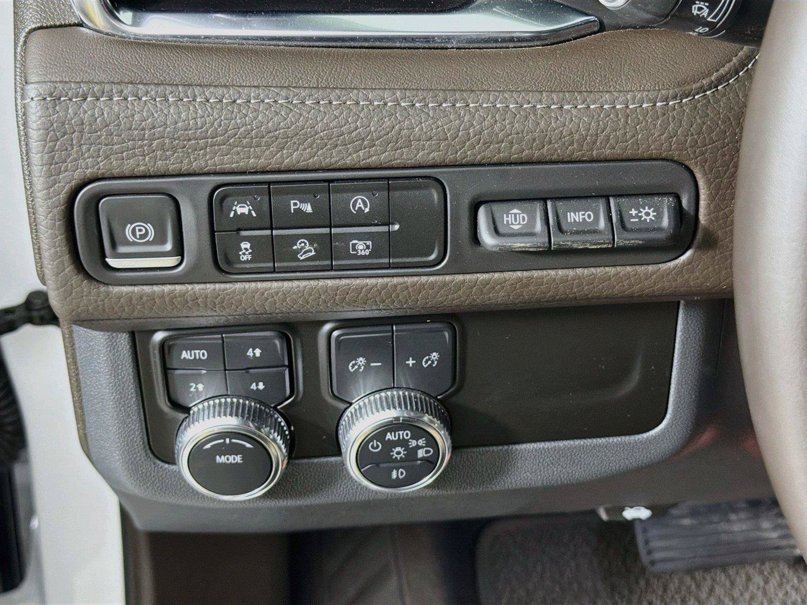 Used 2024 GMC Yukon Denali AWD/4WD image 10