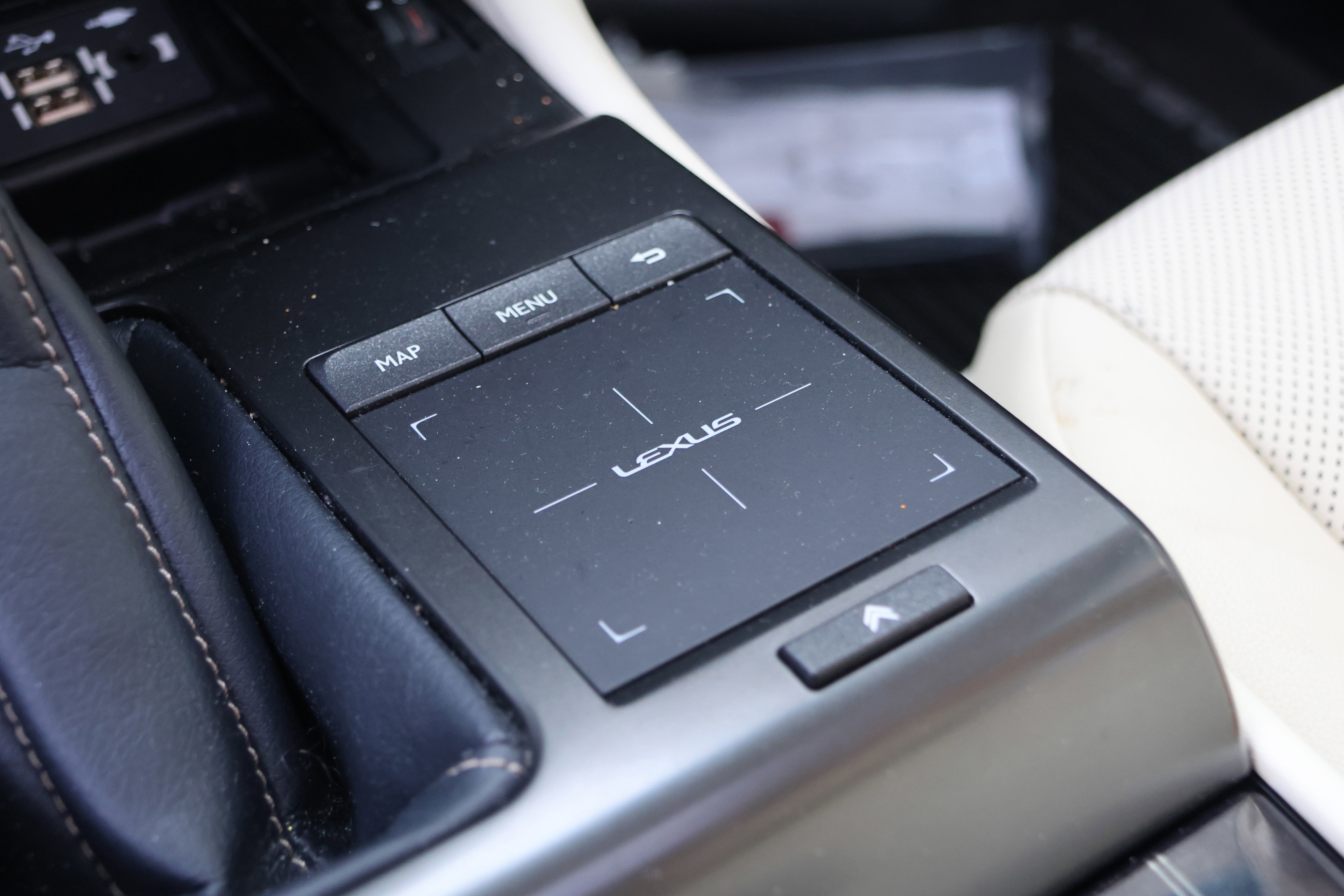 Used 2023 Lexus GX 460 Premium w/ Accessory Package AWD/4WD image 31