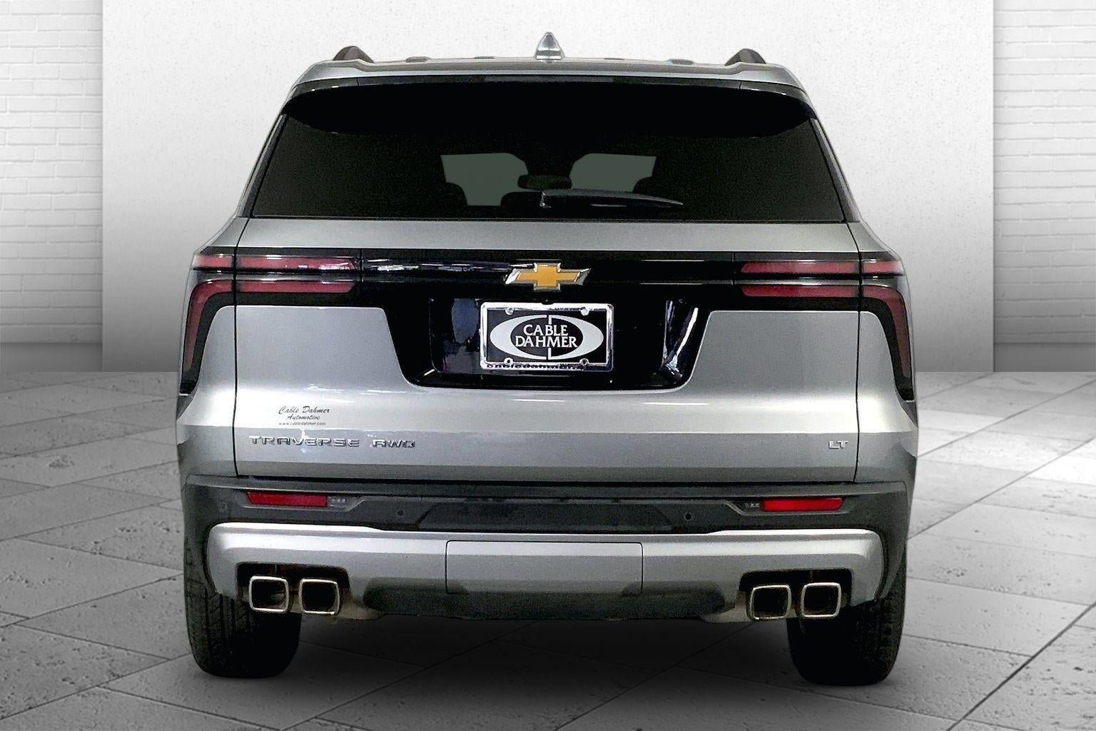Used 2024 Chevrolet Traverse LT AWD/4WD image 3