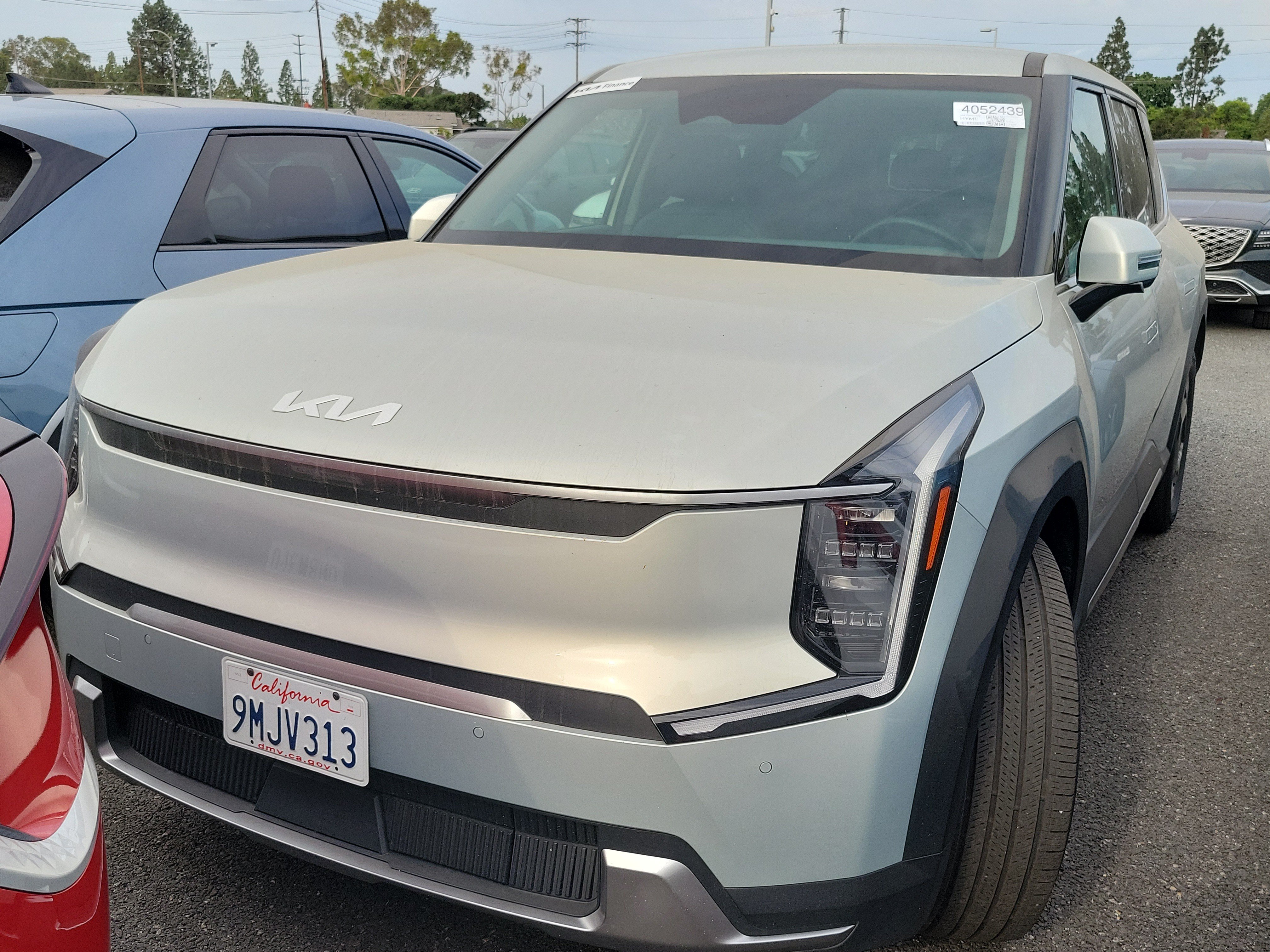 Used 2024 Kia EV9 Light Long Range RWD image 1
