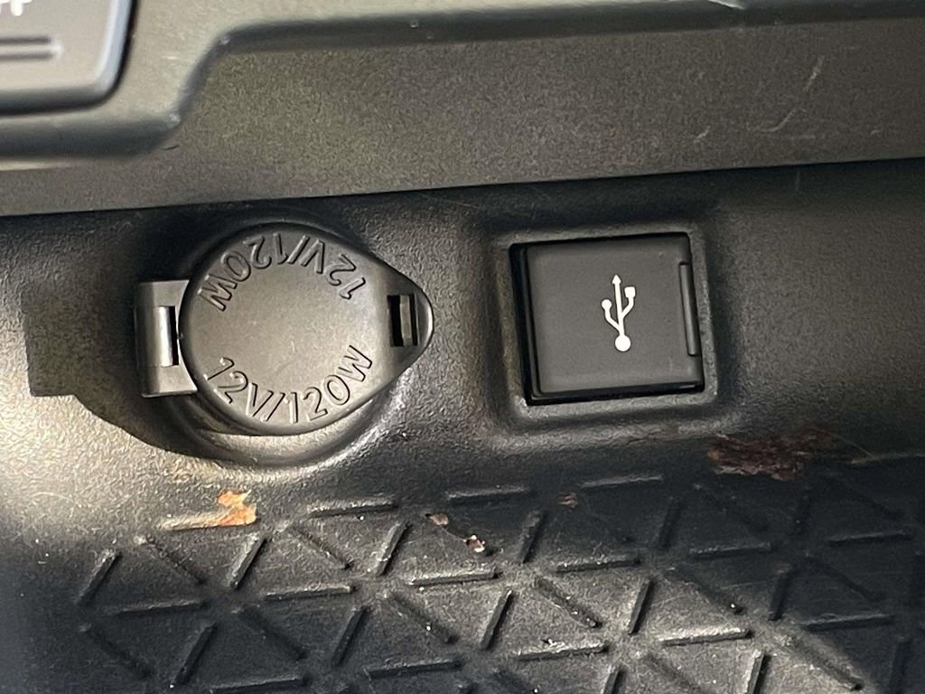 Used 2022 Toyota RAV4 SE image 18