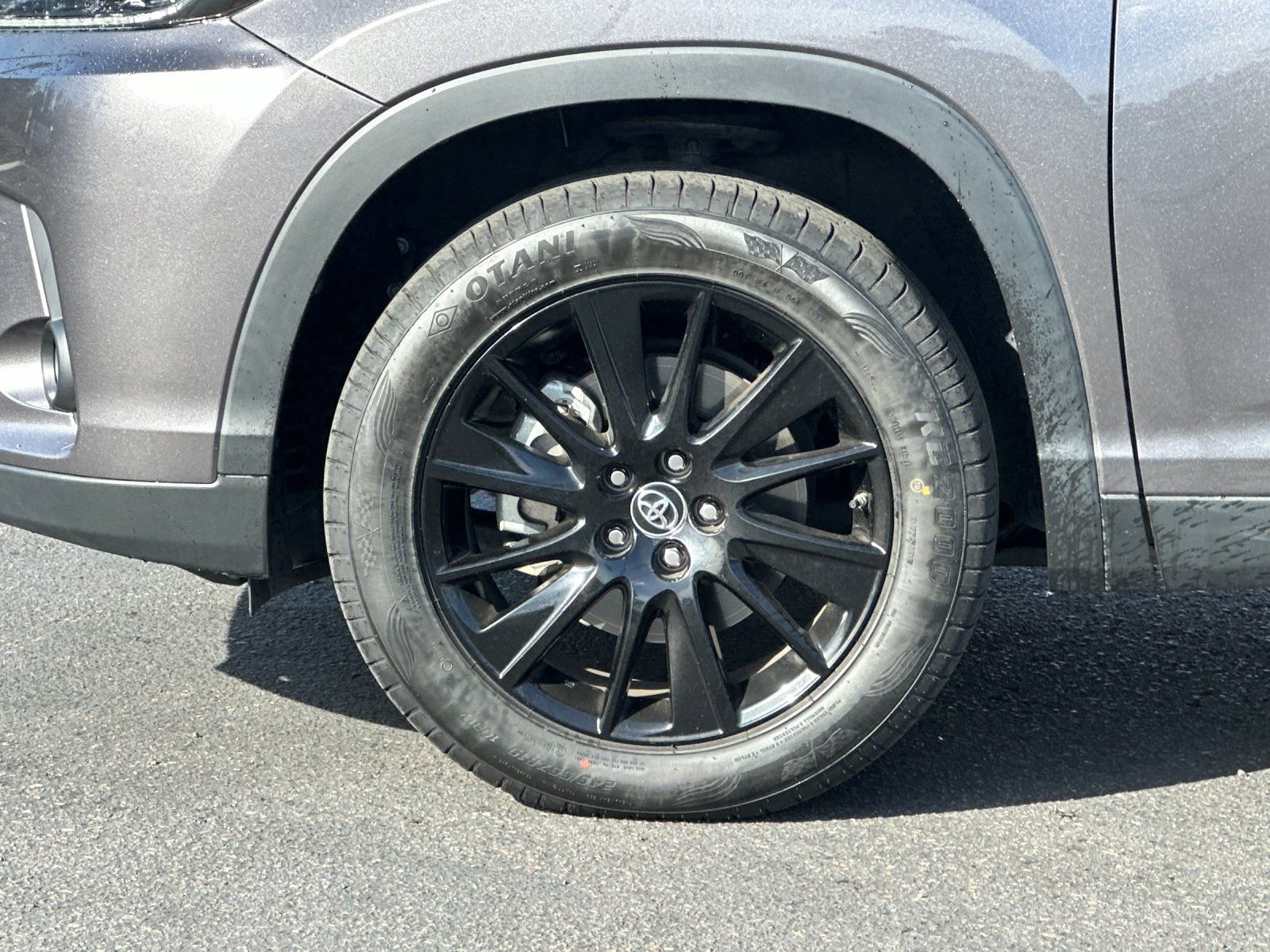 Used 2019 Toyota Highlander SE FWD image 24