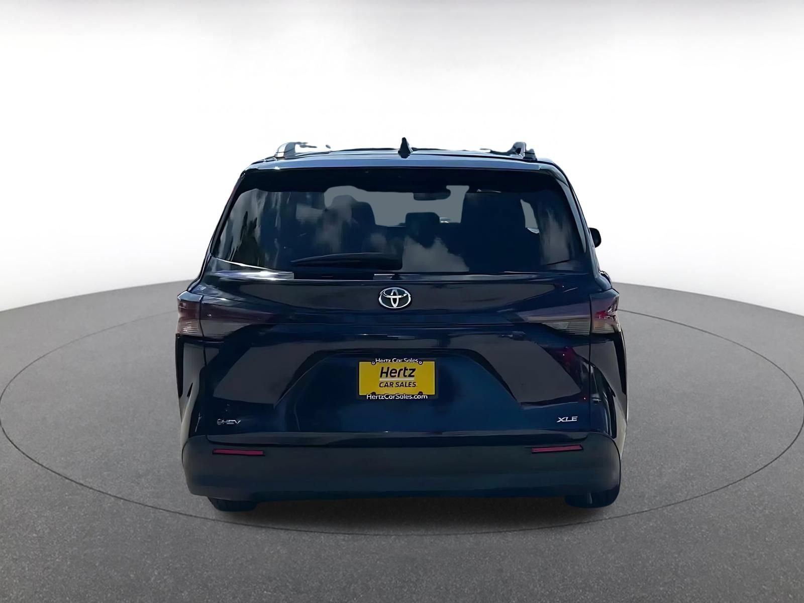 Used 2025 Toyota Sienna XLE FWD image 12