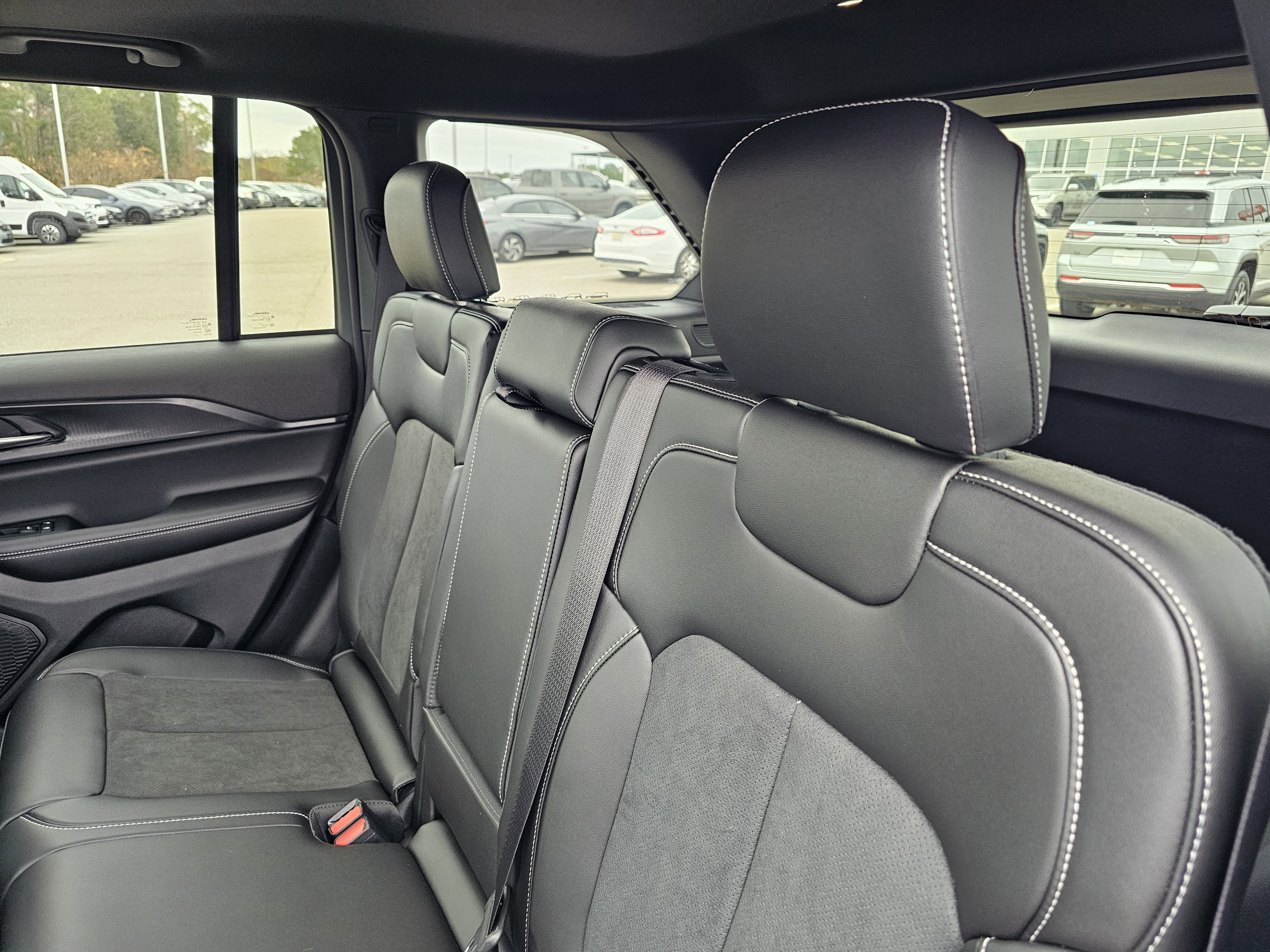 New 2025 Jeep Grand Cherokee Altitude image 31