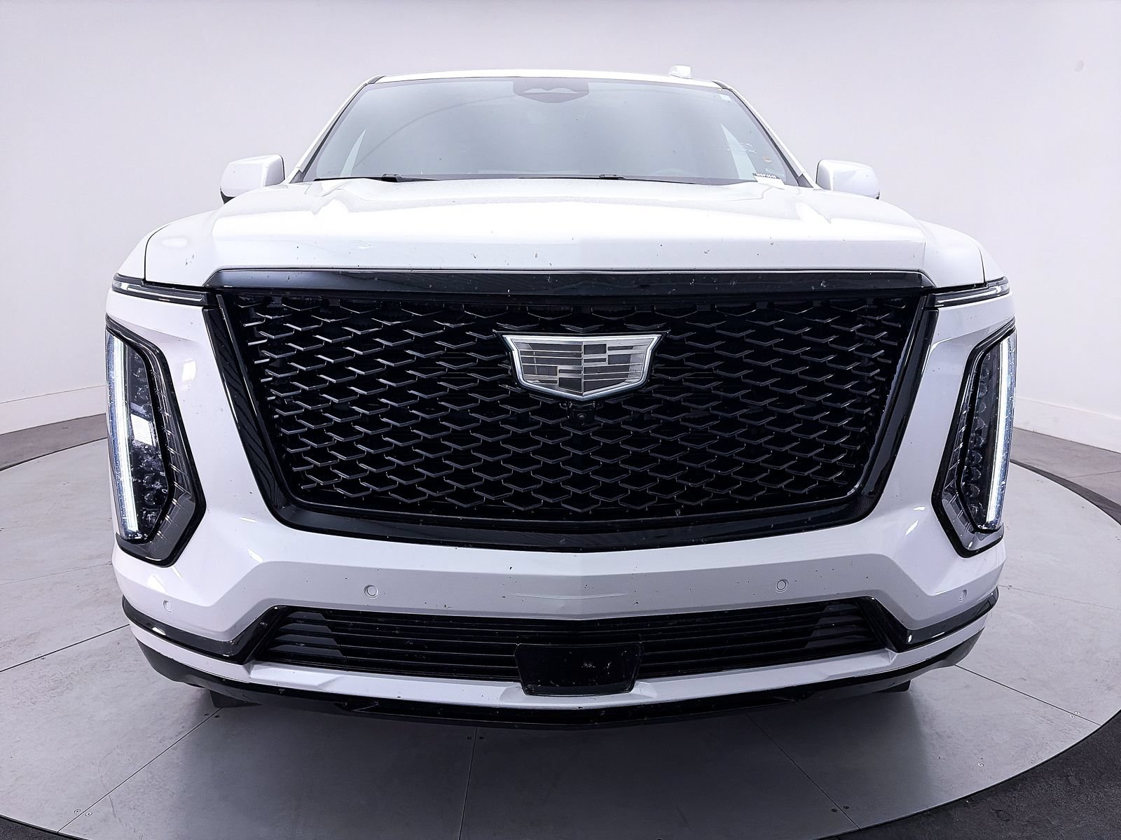 Used 2025 Cadillac Escalade ESV Sport w/ LPO, ONYX Package AWD/4WD image 14
