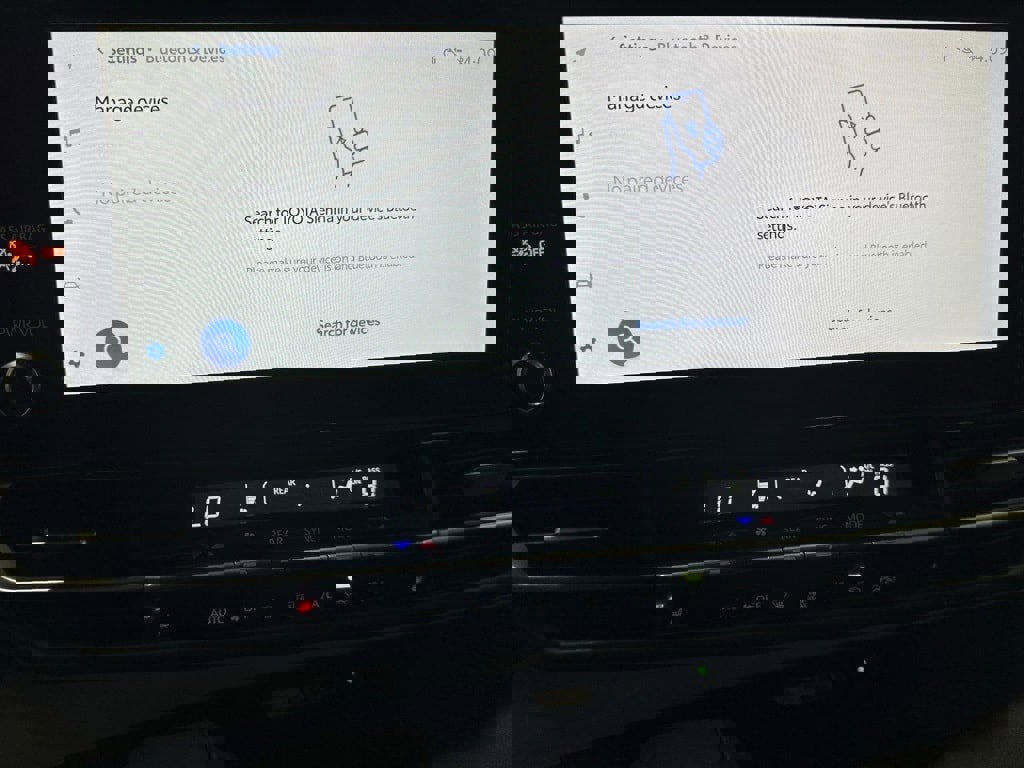 Used 2025 Toyota Sienna XSE image 29