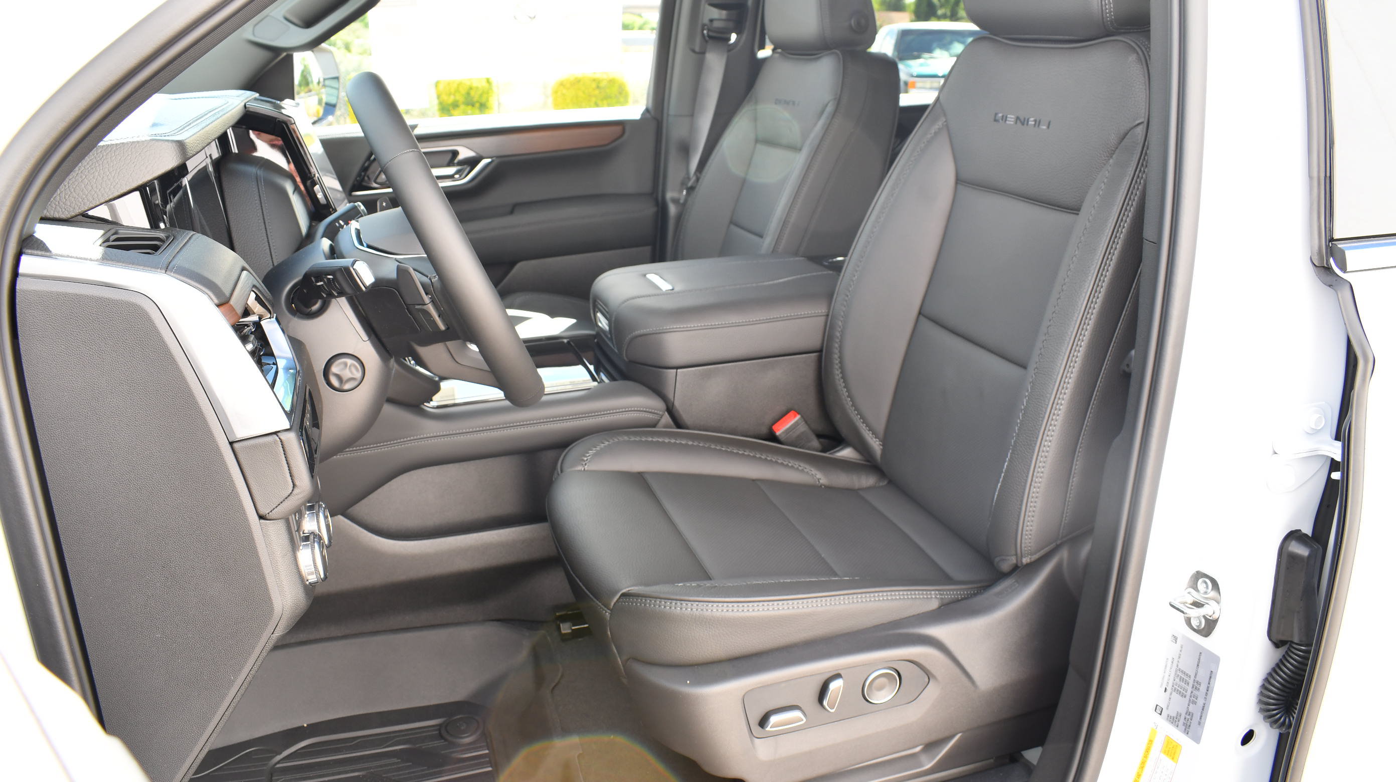 New 2026 GMC Yukon XL Denali w/ Sun & Power Step Package AWD/4WD image 26
