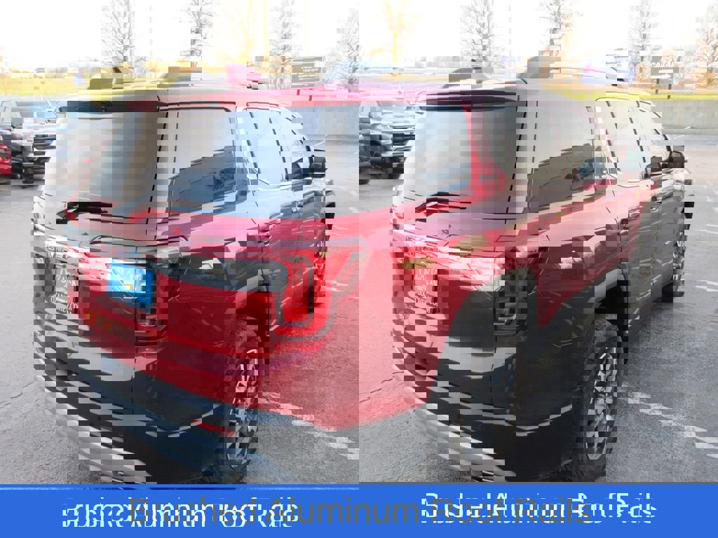 Certified 2023 GMC Acadia SLE w/ Driver Convenience Package image 5