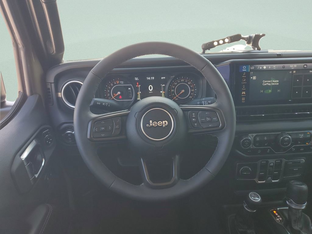 Used 2025 Jeep Gladiator Sport image 15