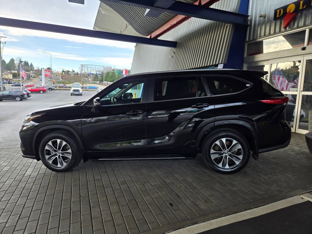 Used 2023 Toyota Highlander XLE image 8