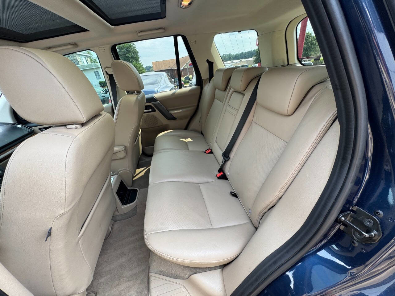 Used 2009 Land Rover LR2 HSE image 14