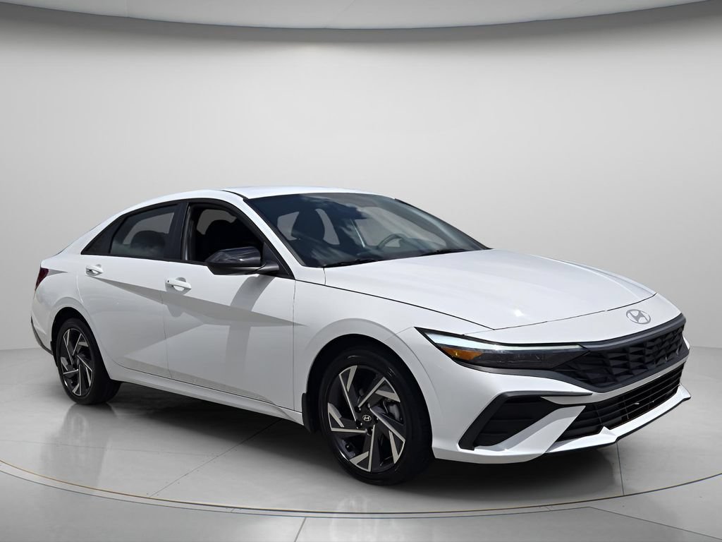 Certified 2025 Hyundai Elantra SEL w/ Cargo Package FWD image 9