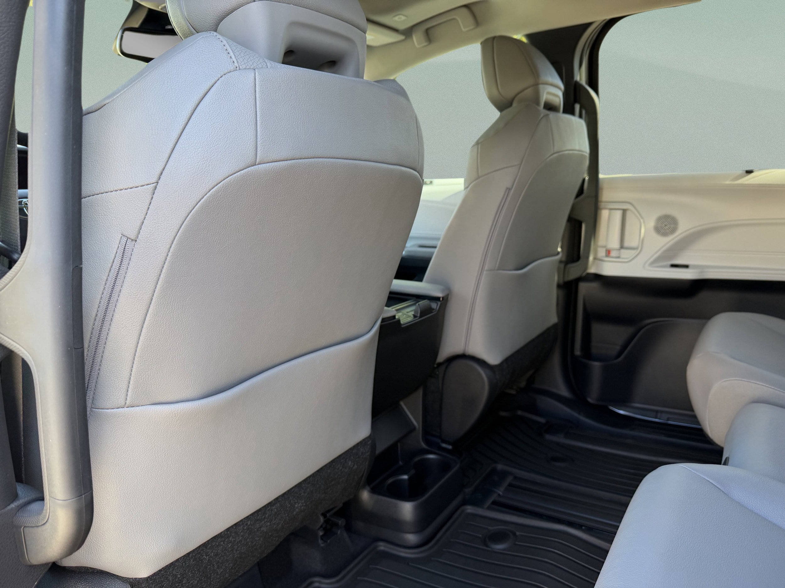 Certified 2025 Toyota Sienna XLE FWD image 27