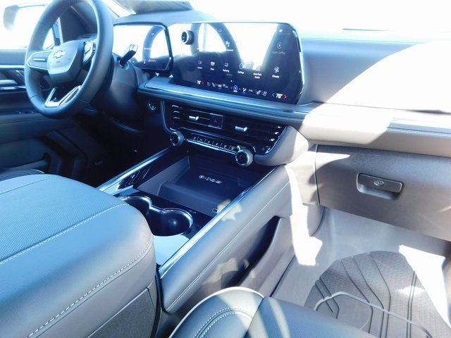 New 2025 Chevrolet Suburban Premier image 21